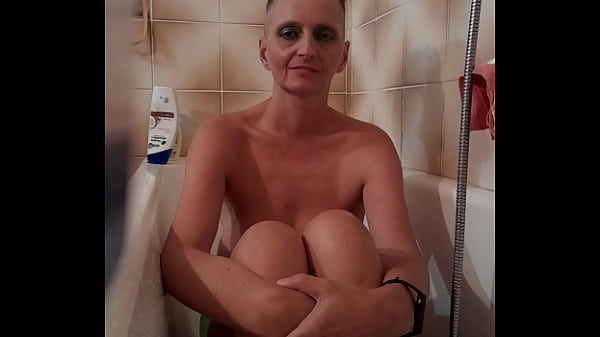 Milf Sandra Goldener Regen, Zungenanal (rimming) bei ihm und Gesichtsbesamung- Sep 09, 2025